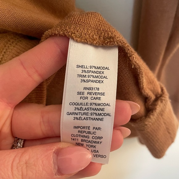 Workshop • Camel Sweatshirt - Picture 4 of 5